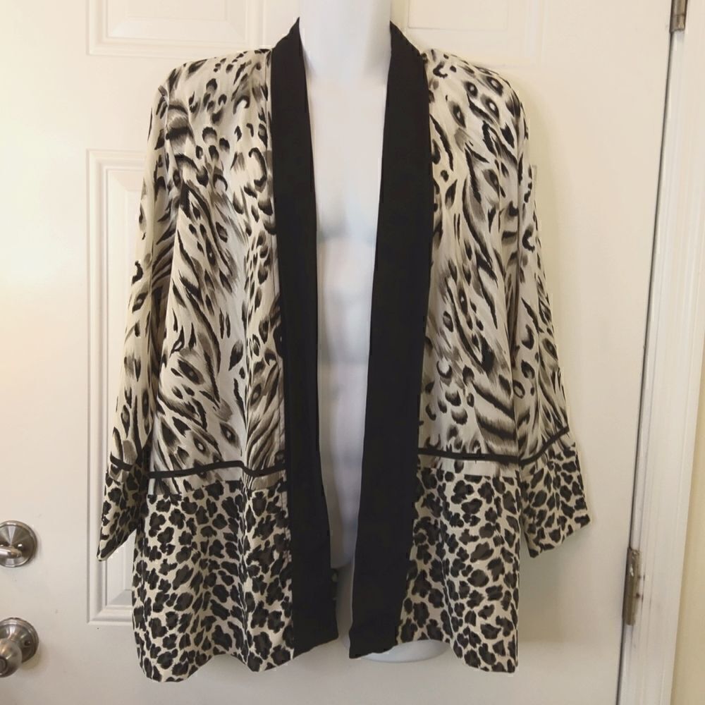 Caribe vintage black and charcoal gray animal print kimono with shoulder pads